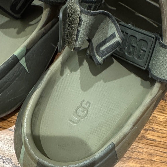 UGG Kids Green and Brown Camo Slippers (size 1) with removable straps - Picture 10 of 10